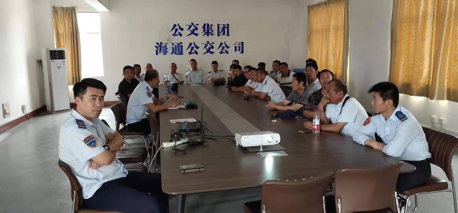 公交集團(tuán)公交事業(yè)一部召開安全生產(chǎn)警示教育會議